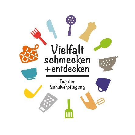 Logo zum „Tag der Schulverpflegung“ mit dem Schriftzug „Vielfalt schmecken + entdecken“, umgeben von bunten Küchenutensilien in Kreisform.