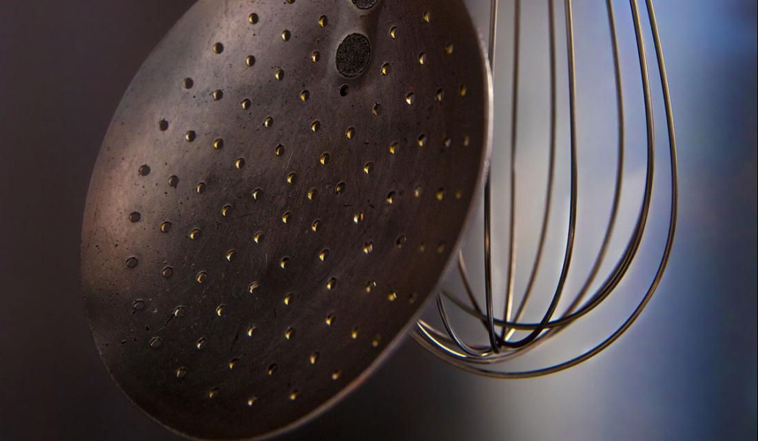 Schaumlöffel und Schneebesen