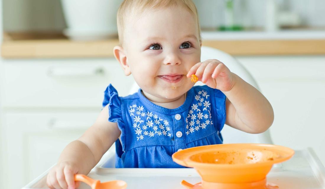 Kleinkind beim Essen