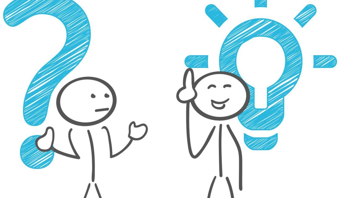 Strichfiguren mit Fragezeichen und Glühbirne