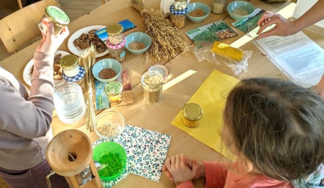 Ernährungsbildung mit Kindern, Haferflocken.