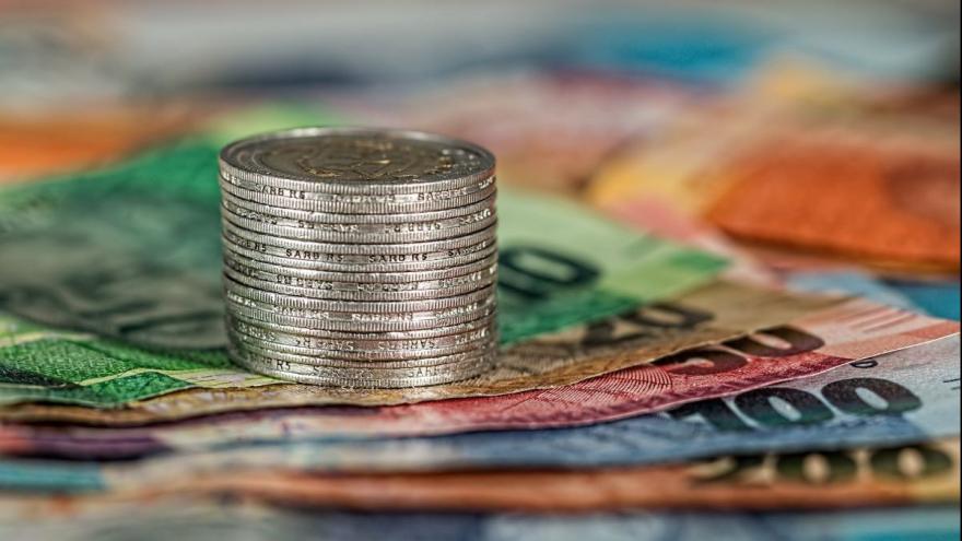 Geld, Scheine und Münzen