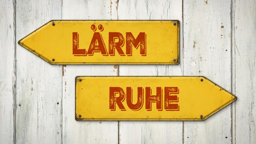 Pfeile Lärm und Ruhe zeigen in unterschiedliche Richtungen